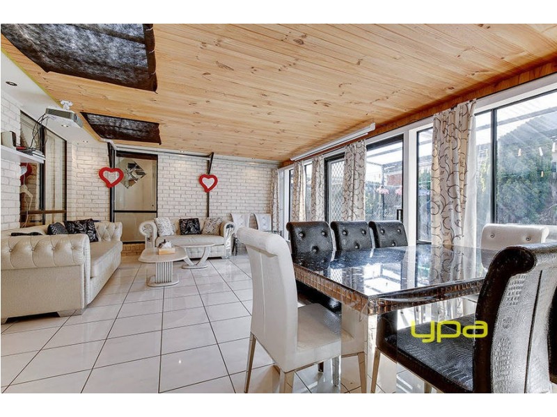 15 Pecos Place, Roxburgh Park VIC 3064