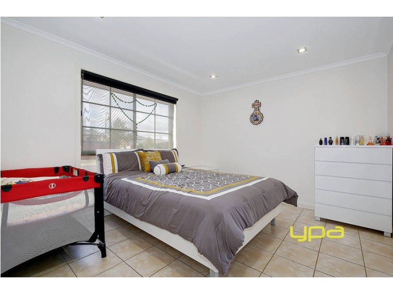 6 Cedarwood Way, Roxburgh Park VIC 3064