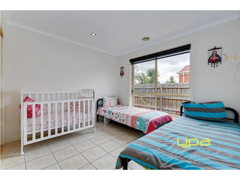 6 Cedarwood Way, Roxburgh Park VIC 3064