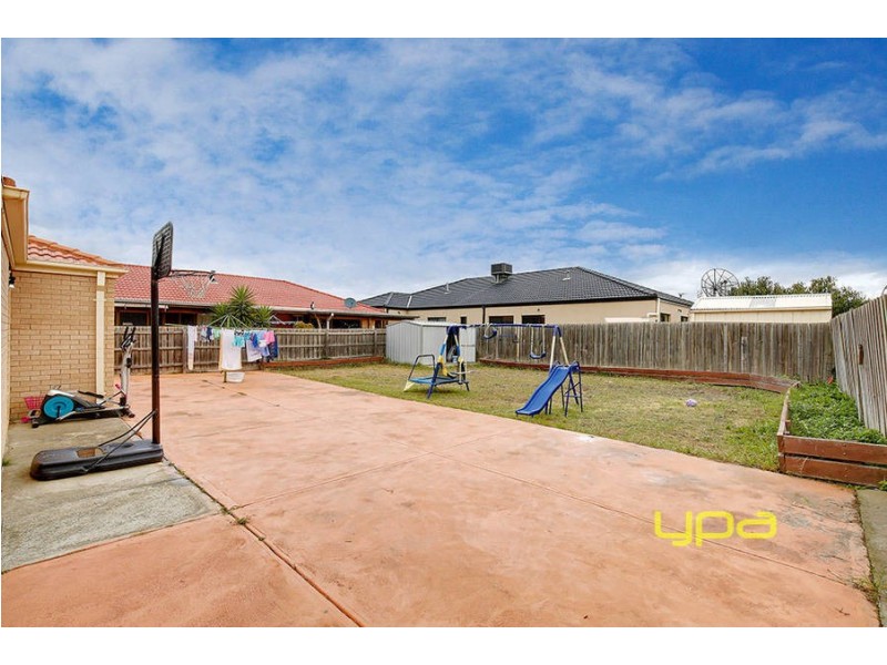 6 Cedarwood Way, Roxburgh Park VIC 3064