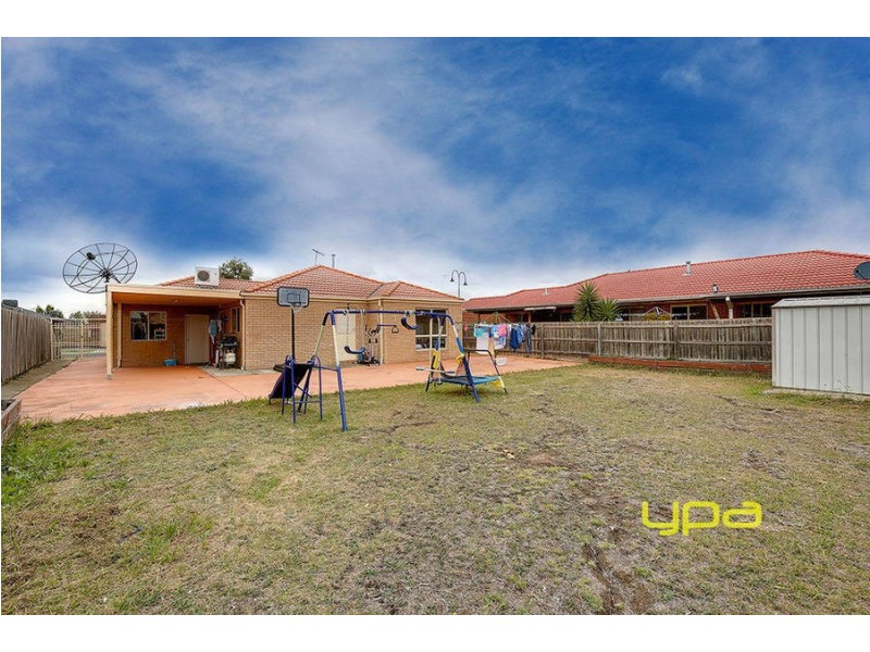 6 Cedarwood Way, Roxburgh Park VIC 3064