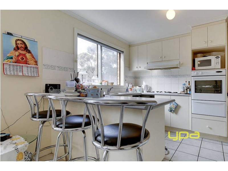 5 McKenzie Crescent, Roxburgh Park VIC 3064