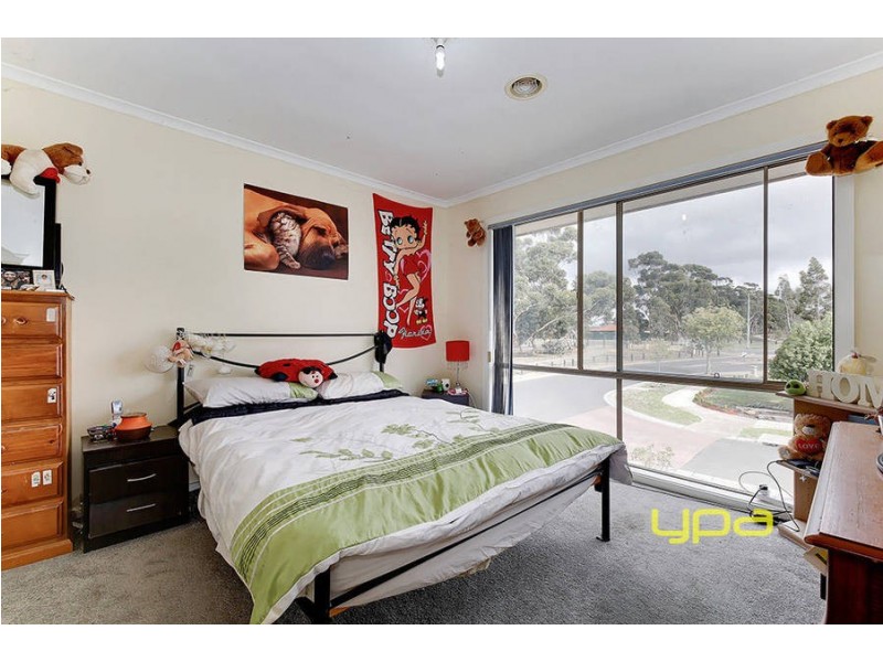 5 McKenzie Crescent, Roxburgh Park VIC 3064