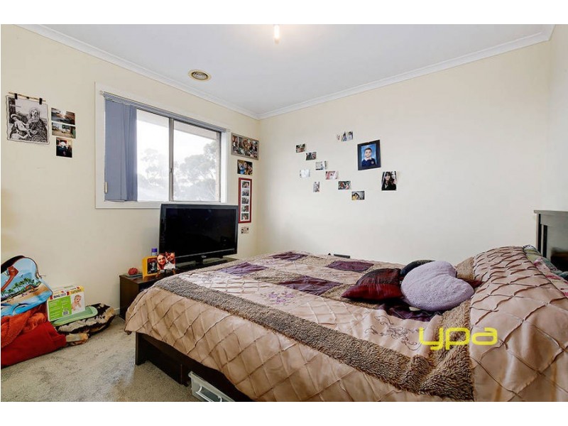 5 McKenzie Crescent, Roxburgh Park VIC 3064