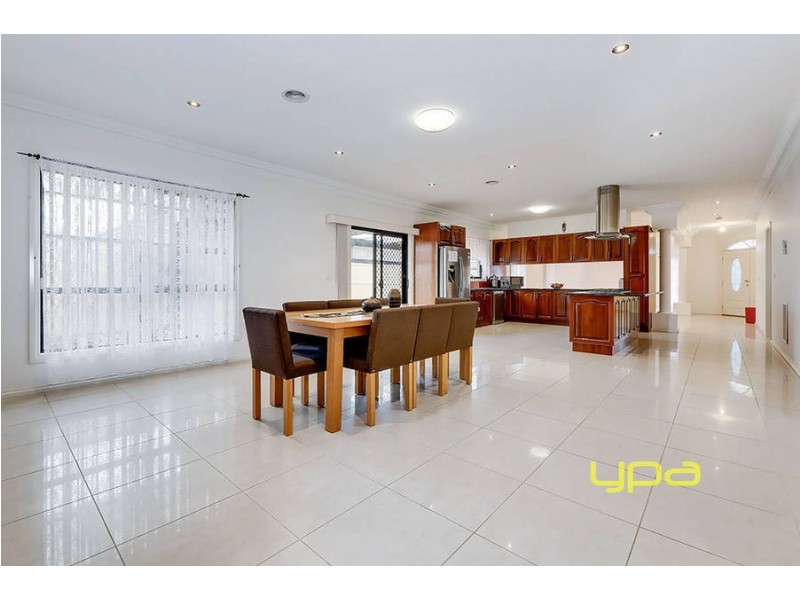 15 Pinelea Court, Roxburgh Park VIC 3064