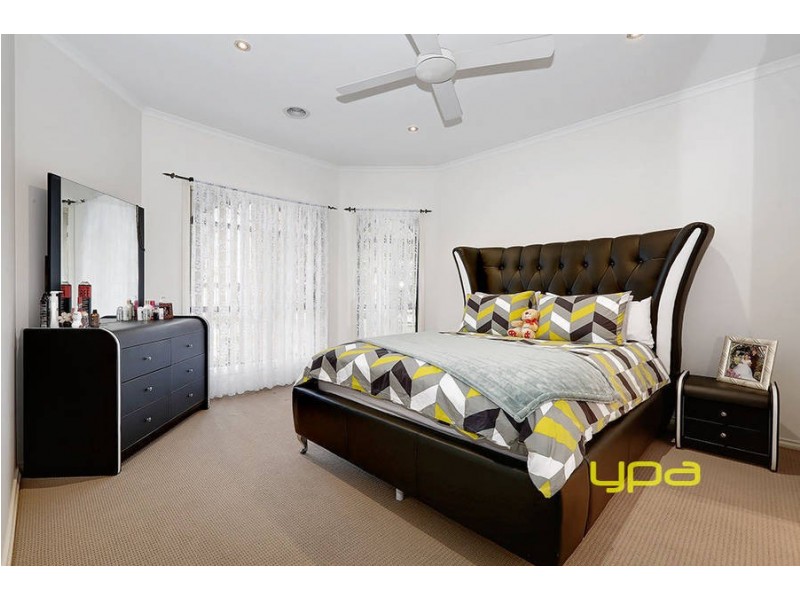 15 Pinelea Court, Roxburgh Park VIC 3064