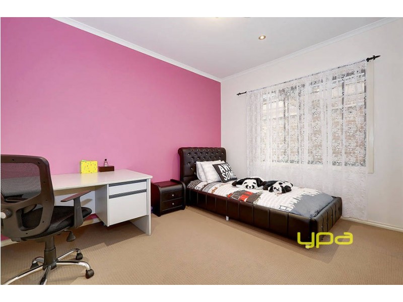 15 Pinelea Court, Roxburgh Park VIC 3064