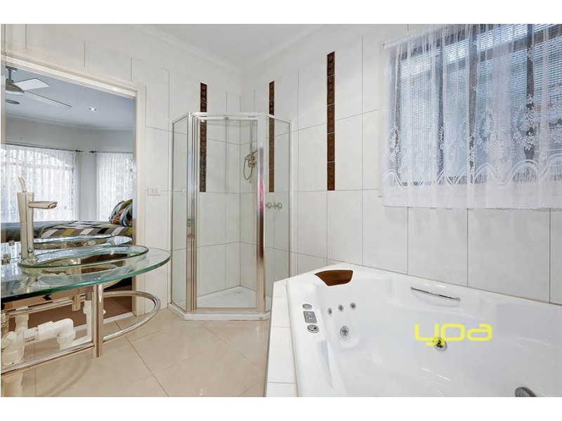 15 Pinelea Court, Roxburgh Park VIC 3064