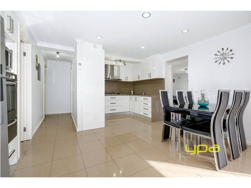 16 Malmsbury Drive, Meadow Heights VIC 3048