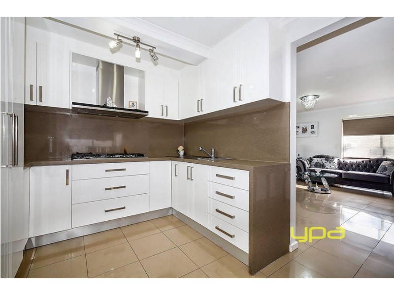 16 Malmsbury Drive, Meadow Heights VIC 3048