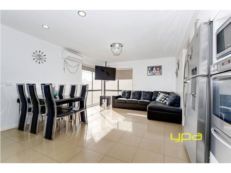 16 Malmsbury Drive, Meadow Heights VIC 3048