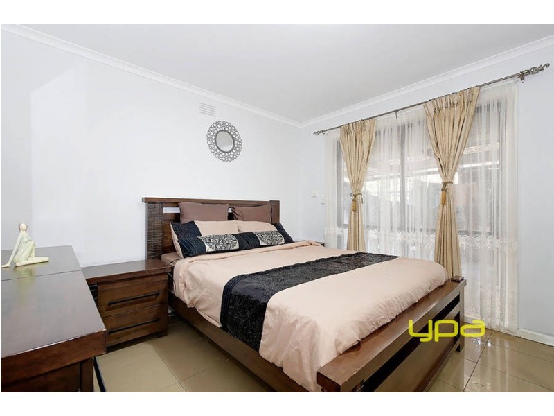 16 Malmsbury Drive, Meadow Heights VIC 3048