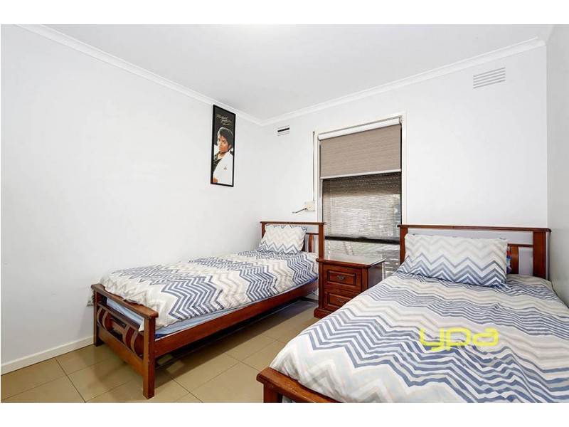 16 Malmsbury Drive, Meadow Heights VIC 3048