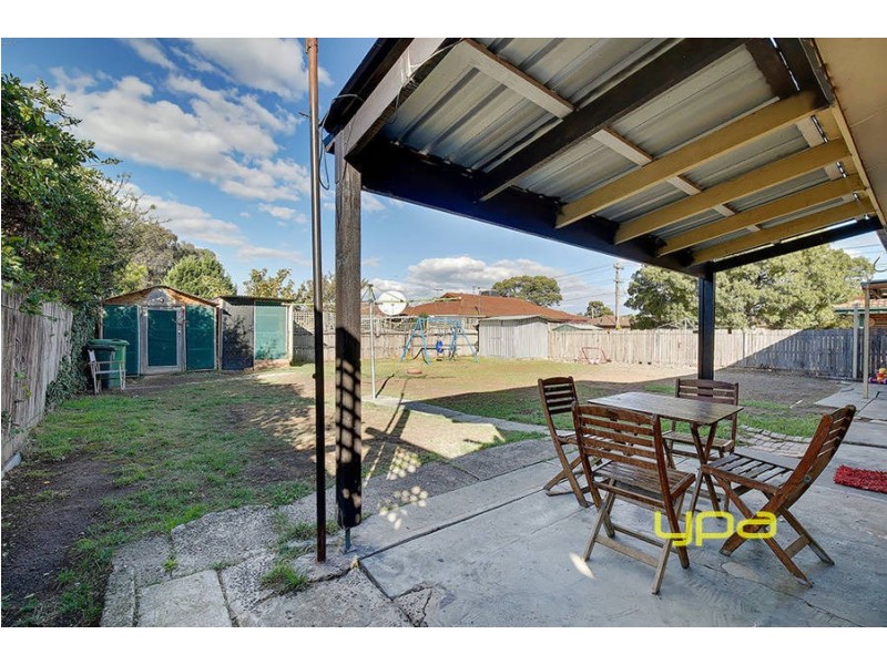 16 Malmsbury Drive, Meadow Heights VIC 3048