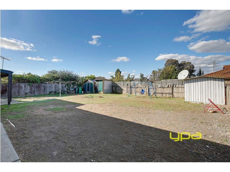 16 Malmsbury Drive, Meadow Heights VIC 3048