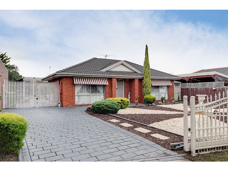 8 Shearer Place, Roxburgh Park VIC 3064