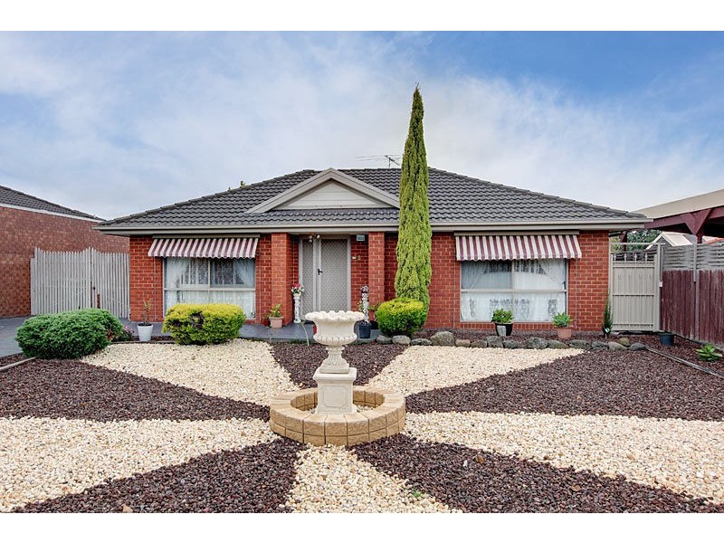 8 Shearer Place, Roxburgh Park VIC 3064