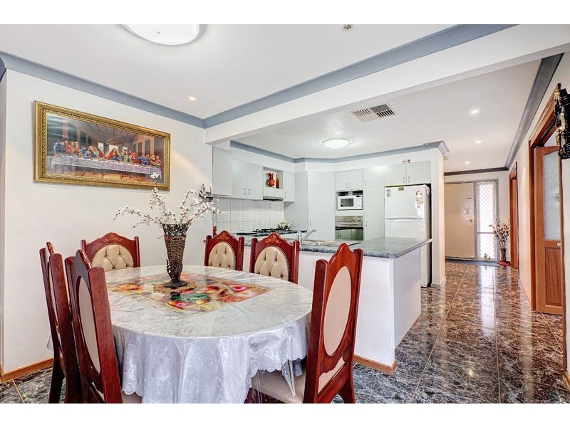 8 Shearer Place, Roxburgh Park VIC 3064