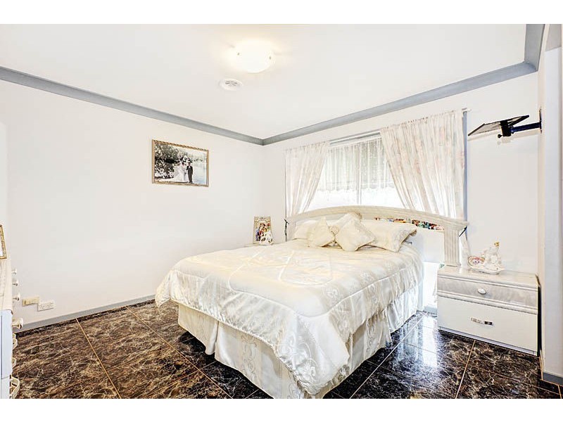 8 Shearer Place, Roxburgh Park VIC 3064