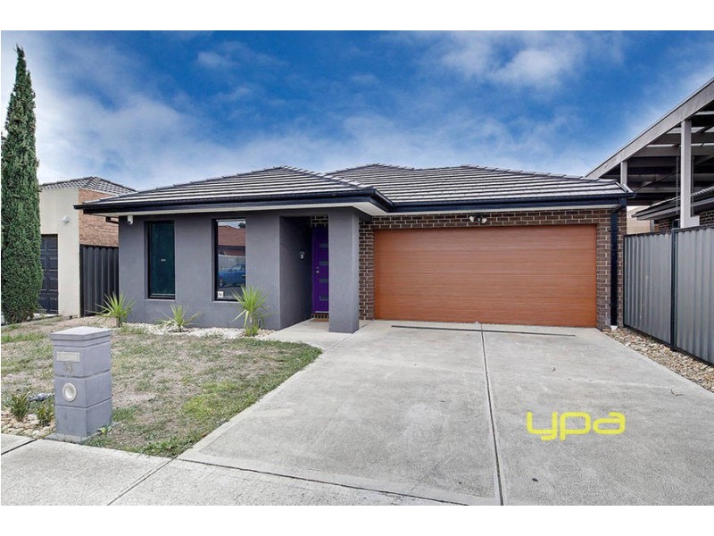 33 Woodside Way, Roxburgh Park VIC 3064