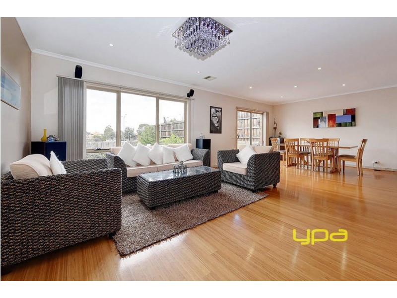 1 Sienna Court, Roxburgh Park VIC 3064