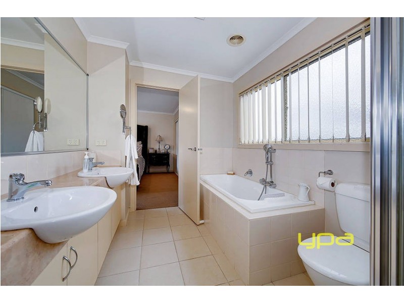 11/32 Papworth Place, Meadow Heights VIC 3048