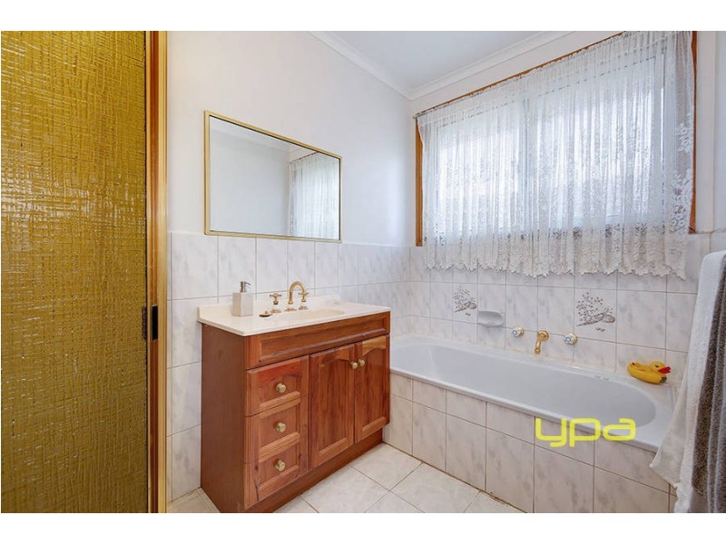 1/60 Mitchell Crescent, Meadow Heights VIC 3048