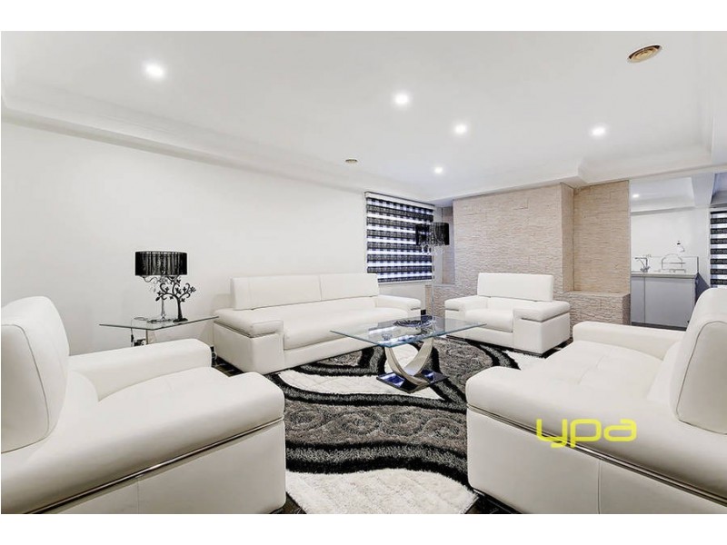 107 Donald Cameron Drive, Roxburgh Park VIC 3064