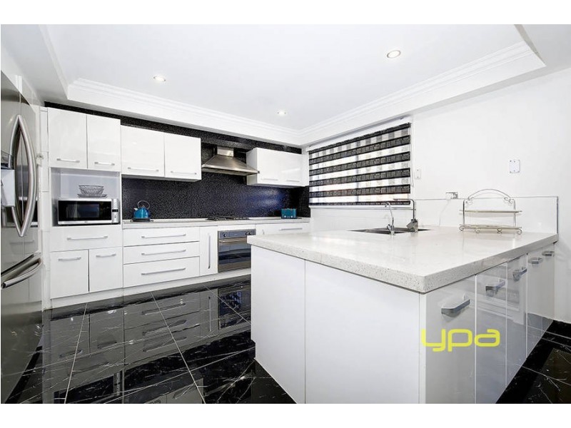 107 Donald Cameron Drive, Roxburgh Park VIC 3064