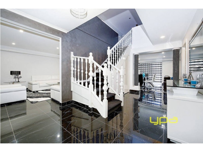 107 Donald Cameron Drive, Roxburgh Park VIC 3064