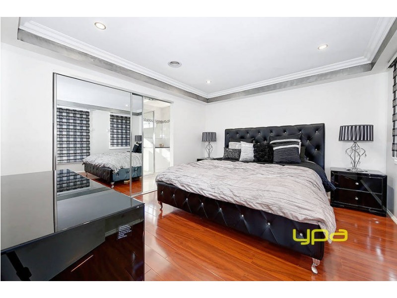 107 Donald Cameron Drive, Roxburgh Park VIC 3064