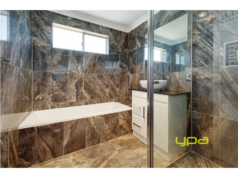 107 Donald Cameron Drive, Roxburgh Park VIC 3064