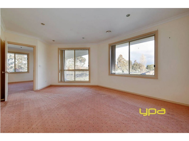 2 Taplin Way, Roxburgh Park VIC 3064