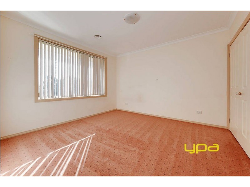 2 Taplin Way, Roxburgh Park VIC 3064