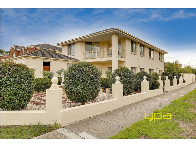 2 Taplin Way, Roxburgh Park VIC 3064
