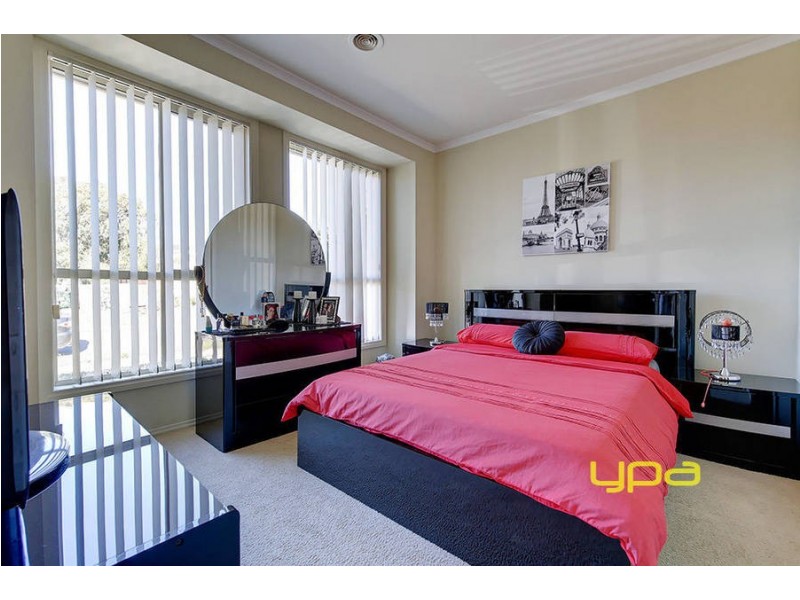 19 Limpopa Square, Roxburgh Park VIC 3064