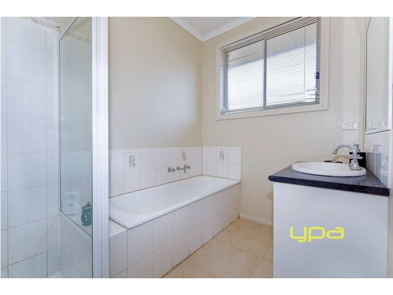 19 Limpopa Square, Roxburgh Park VIC 3064