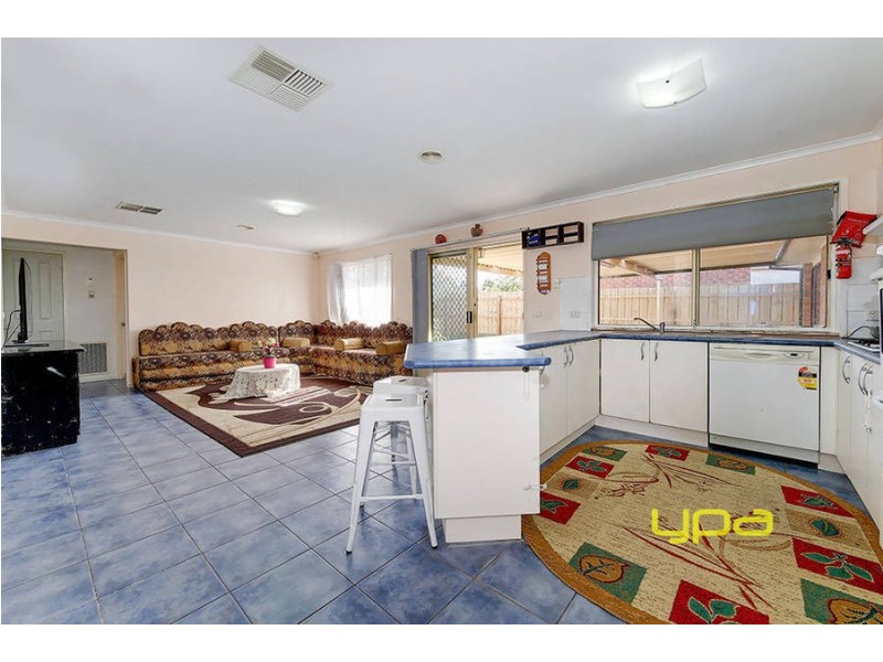 19 Kennedy Parade, Roxburgh Park VIC 3064