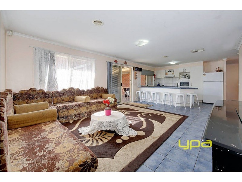 19 Kennedy Parade, Roxburgh Park VIC 3064