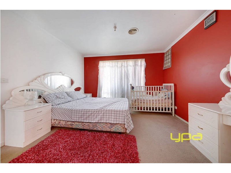 19 Kennedy Parade, Roxburgh Park VIC 3064