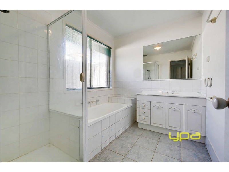 19 Kennedy Parade, Roxburgh Park VIC 3064