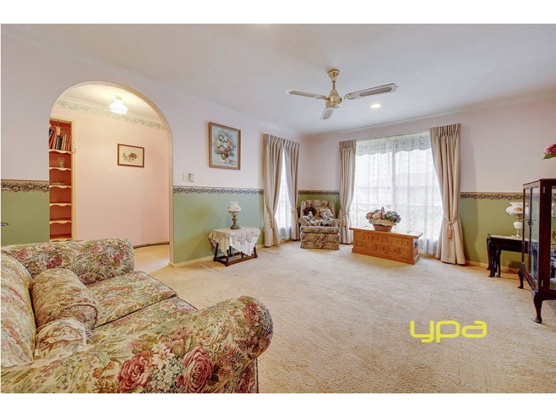 2/12 Ashleigh Crescent, Meadow Heights VIC 3048