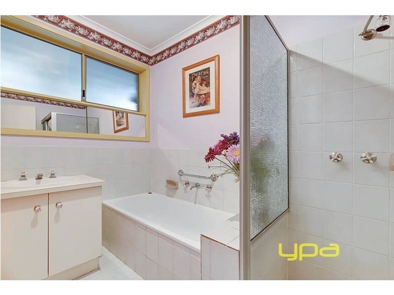 2/12 Ashleigh Crescent, Meadow Heights VIC 3048