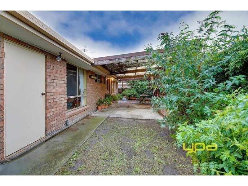2/12 Ashleigh Crescent, Meadow Heights VIC 3048