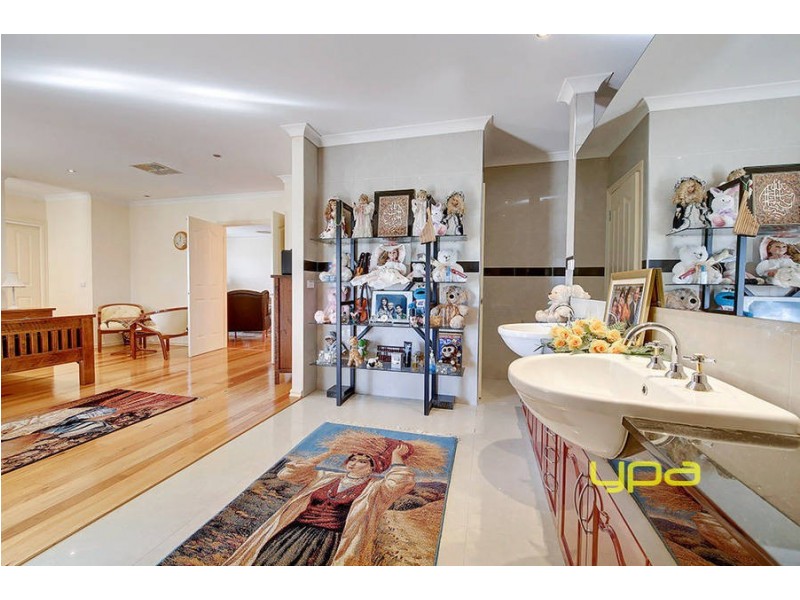 54 Athol Avenue, Roxburgh Park VIC 3064