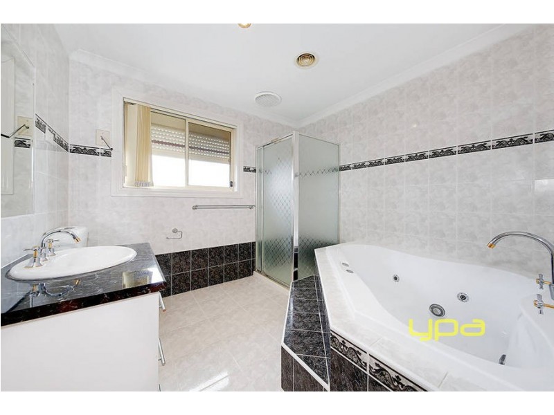 1 Harrower Street, Roxburgh Park VIC 3064