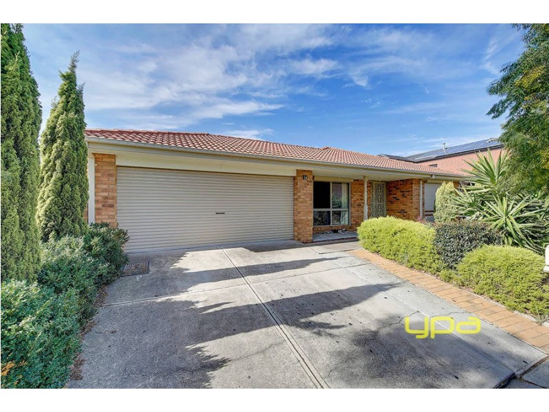 18 Colchester Circuit, Roxburgh Park VIC 3064