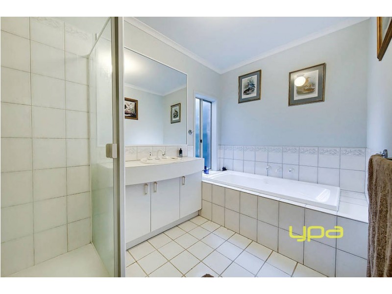 9 Emerson Court, Roxburgh Park VIC 3064