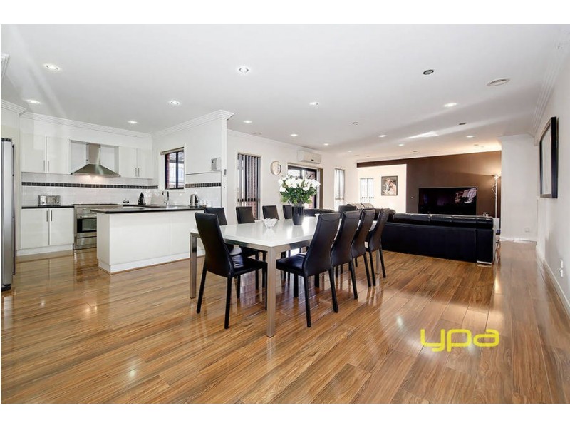 26 Lockwood Drive, Roxburgh Park VIC 3064