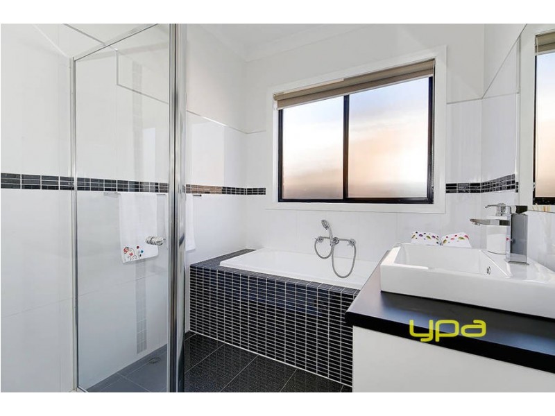 26 Lockwood Drive, Roxburgh Park VIC 3064